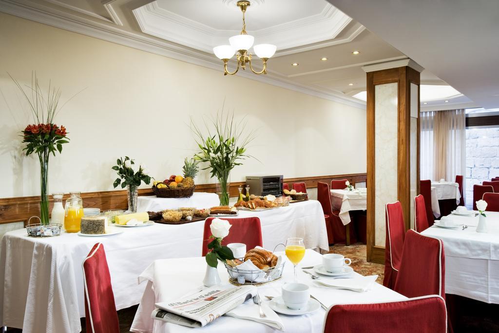 Hotel Roma Валадоид Ресторант снимка
